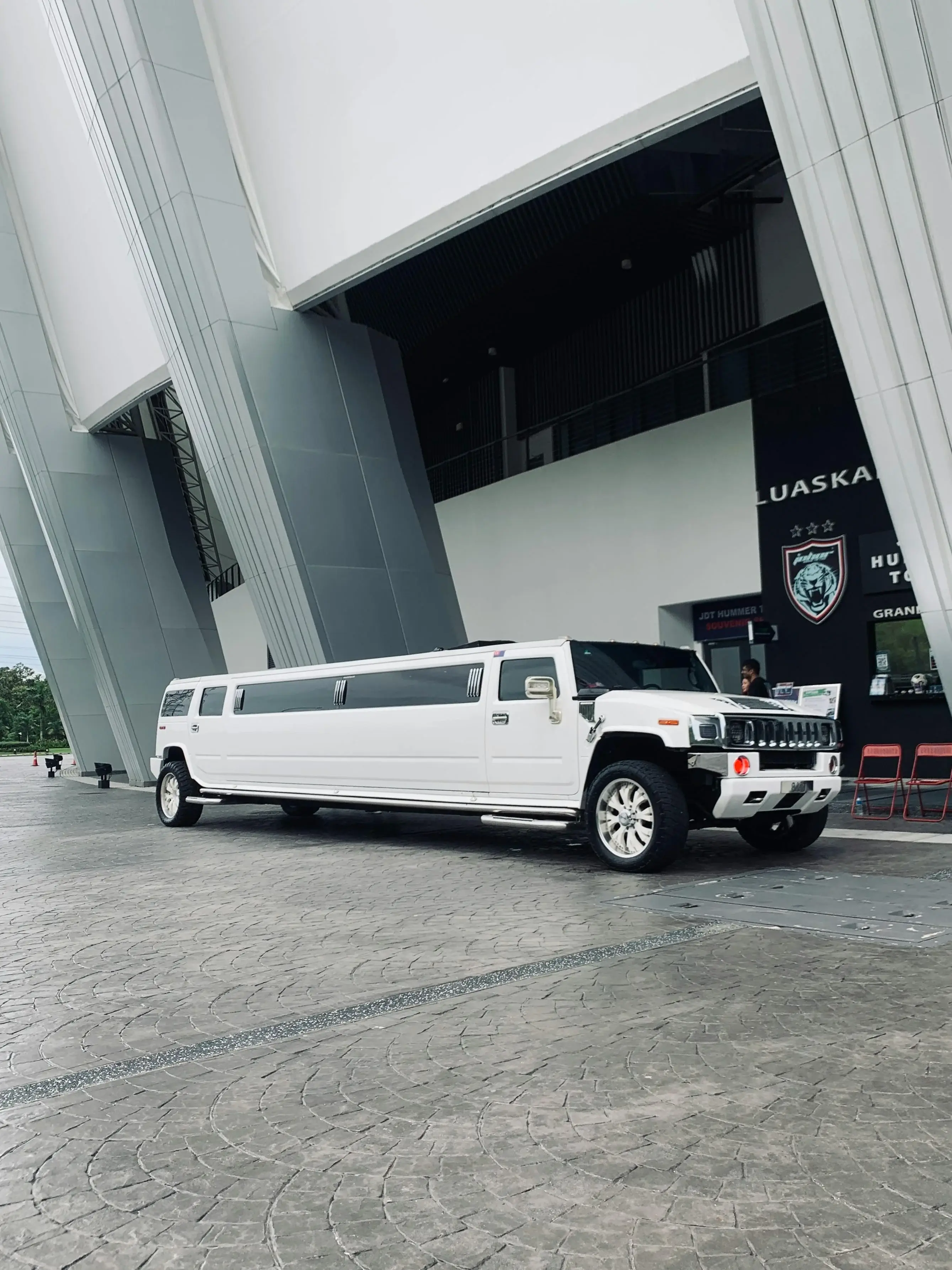 Hourly vs Flat-Rate Limo Services